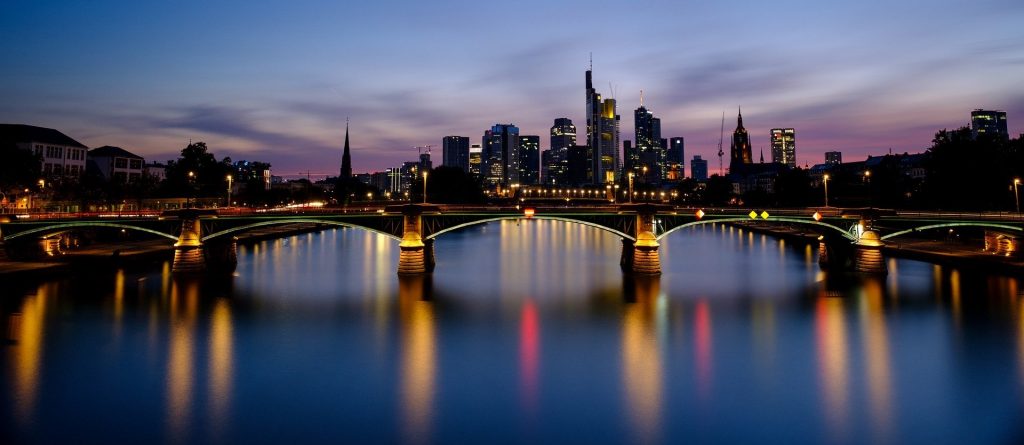 Frankfurt Brücke von Pixabay User:Bru-nO